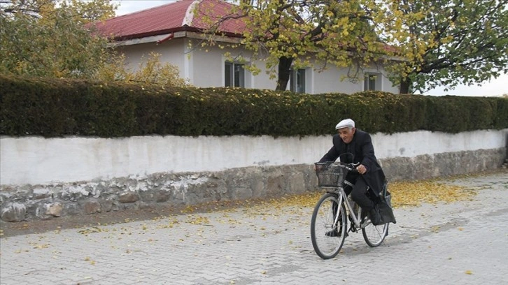 Bisiklet tutkunu Erzincanlı Garip ata 60 senedir ayaklık çeviriyor