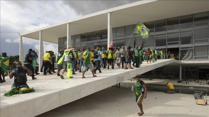 Brezilya'da Kongre baskınına eklenen 140 insan düşüncesince süresiz gözaltı sonucu verildi