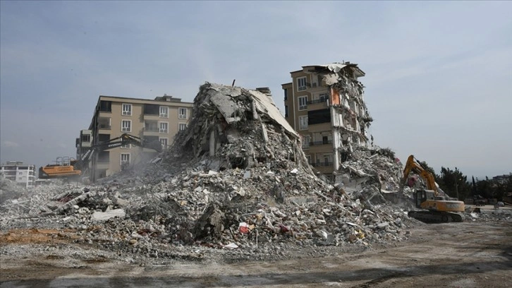 Depremlerde yıkılan binalarla ait kusuru mevcut 768 meşkûk için iş yapıldı