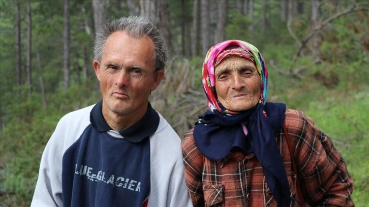 Engelli oğluyla 40 senedir çobanlık yapıyor