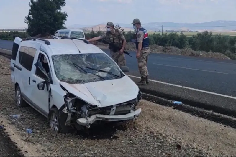 Gaziantep’te ticari araç takla attı: 1 ölü, 3 yaralı