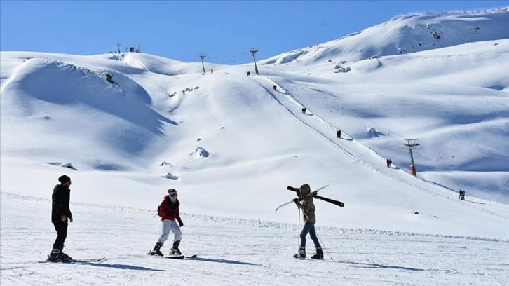Hakkari'de ski sezonu açıldı