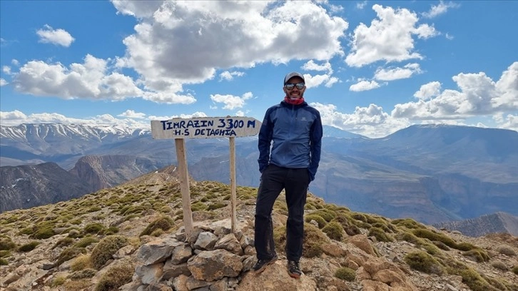 Hobi adına tırmanmaya süregelen Faslı dağcı, ülkesindeki 100 zirveye tırmandı