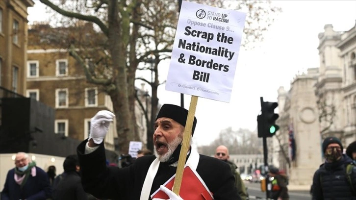 İngiltere'de başvekillik konutu uğrunda 'mülteci karşıtı yasa tasarısı' protesto edild