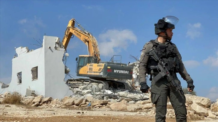 İsrail güçleri Kudüs’te Filistinlilere ilişik 3 yapıyı yıktı