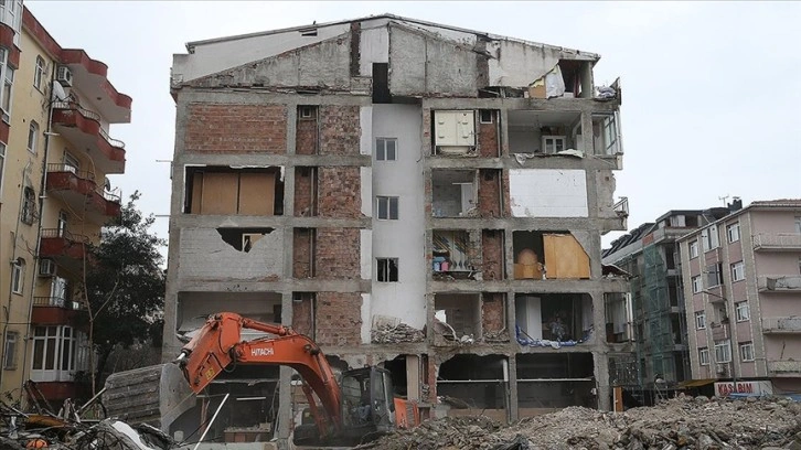 İstanbul'da taraf duvarı bulunmadığı ortaya çıkan bina boşaltma edildi