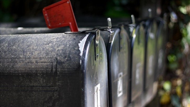 Japon posta personeli 'teslim edemediği' gönderileri çöpe atmış