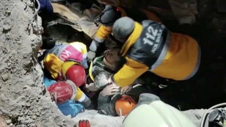KKTC kontrol istirdat ekipleri, Adıyaman'daki otel enkazından 1 kişiyi kurtardı