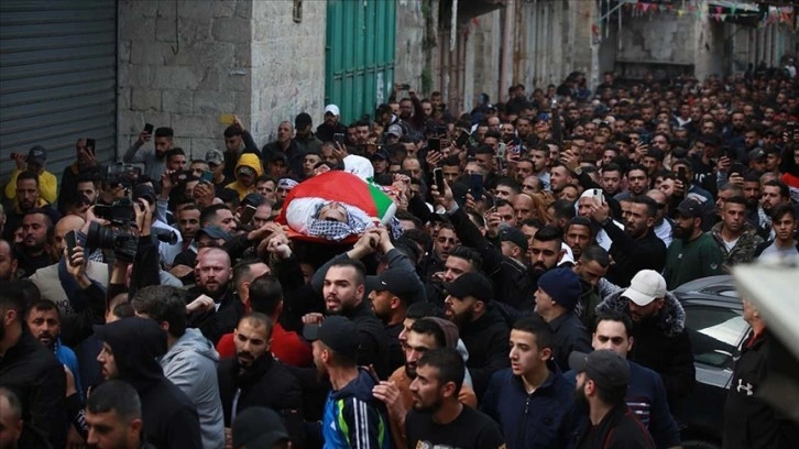 Nablus'ta İsrail güçlerinin açmış olduğu biberli kararı ölen Filistinli toprağa verildi