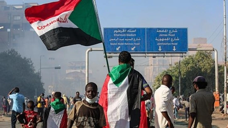 Sudan'da askeri müdahale karşıtı gösteriler öncesinde telefon ve internet çizgileri kesildi