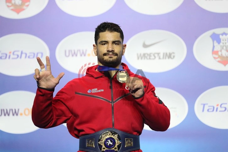 Taha Akgül, 2022 yılının azami güreşçisi seçildi