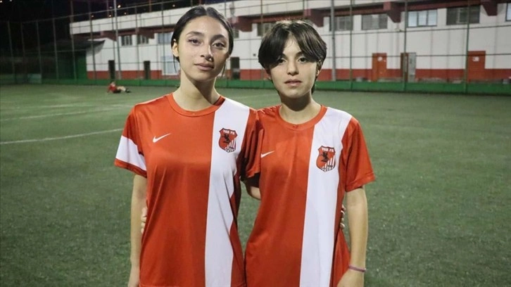 Tek er bezi ikizi kız kardeşlerin amacı futbolda ulusal forma
