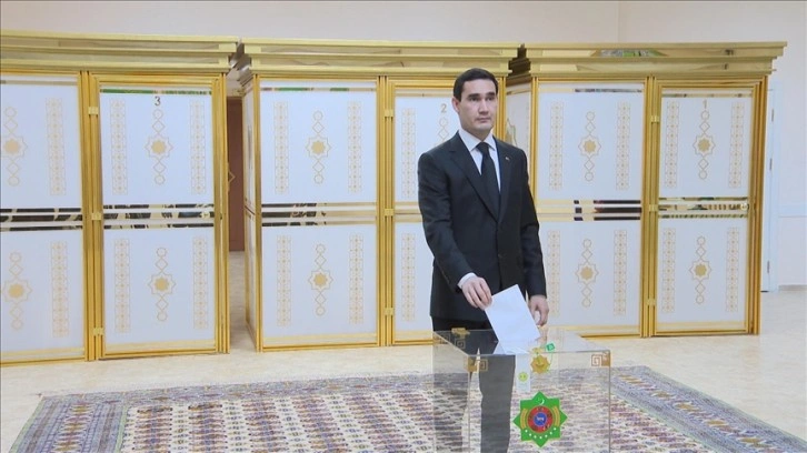 Türkmenistan'da talih başkanlığı seçimini Serdar Berdimuhamedov kazandı