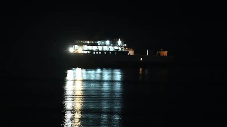 Yunanistan Sahil Güvenlik birimlerinin taciz ateşi açmış olduğu gemi Çanakkale Boğazı'nda demirledi
