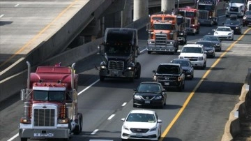 ABD'de telkih karşıtı kamyoncular otoyolda trafiği yavaşlattı