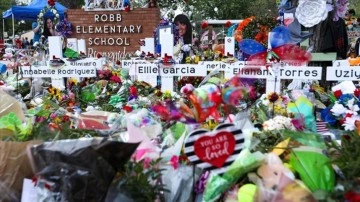 ABD'de okul saldırısında 21 ferdin öldüğü Uvalde nahiyesinde öğrenciler ibret başı yaptı