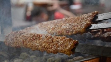 Adana kebabına "zırh" zevk katıyor