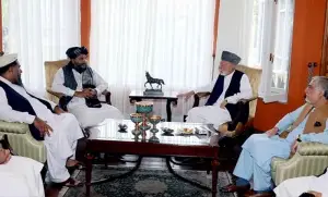 Afganistan Milli Uzlaşı Yüksek Konseyi Başkanı ile eski devlet başkanı Karzai, Taliban’la görüştü