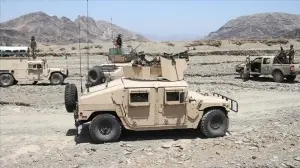 Afganistan'ın kuzeyinde 2 vilayet merkezi daha Taliban kontrolüne geçti