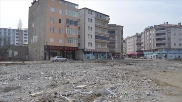 Afşin'de depremde yıkılan şehremaneti hizmet binasının endüstrisi meydana dönüştürülecek