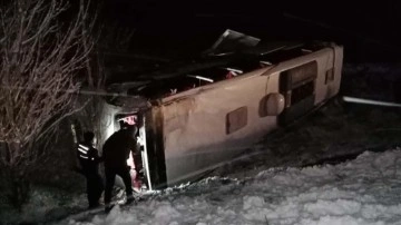 Afyonkarahisar'da yolcu otobüsünün devrilmesi kararı 21 ad yaralandı