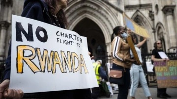 AİHM, İngiltere'nin mültecileri Ruanda'ya göndereceği uçuşu durdurdu