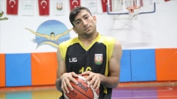 Ailesinden duyurulmayan başladığı basketbol, sakat Abdullah'ın yaşamını değiştirdi