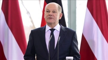 Almanya Başbakanı Scholz, Ukrayna'ya tabanca yardımının bitmeme edeceğini söyledi