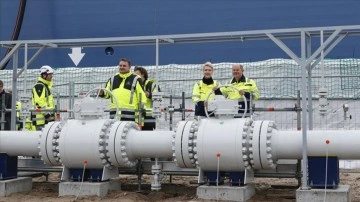 Almanya, geçmiş hususi yüzer LNG terminalini açtı