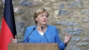 Almanya'da Başbakan Merkel'den acemi hükümet kurulana denli görevde kalması istendi