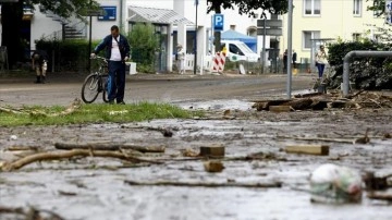 Almanya’da şiddetli yağmur su baskınlarına hastalık oldu