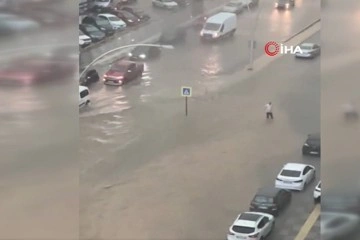Ankara’da sağanak yağış ve fırtına hayatı felç etti