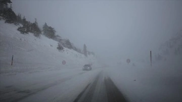 Antalya-Konya esmer yolu kar zımnında tır geçişlerine kapatıldı