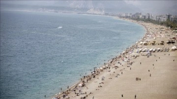 Antalya sahillerinde şetaret hareketliliği yaşanıyor