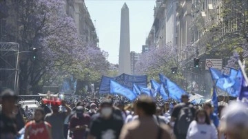 Arjantin'de binlerce isim hükümete dayanak noktası gösterisi düzenledi