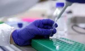 Aşı olmayan işçiden haftada bir PCR testi istenecek