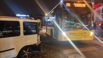 Ataşehir'de İETT otobüsü otopark yeri halindeki vasıtaya çarptı, ana ve evladı yaralandı