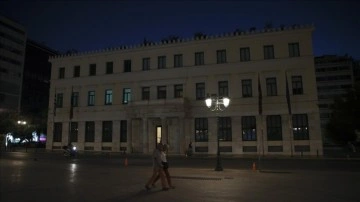 Atina Belediyesi binasında erke tasarrufu düşüncesince ışıklandırmaya sınırlama