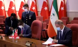 Bakan Akar ile Ekvator Ginesi mevkidaşı Okoma, anlaşma imzaladı