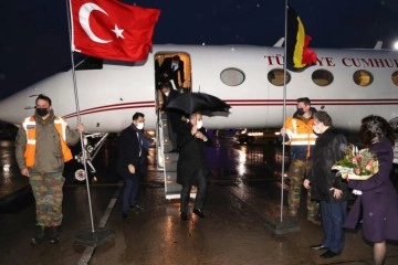 Bakan Akar, NATO Savunma Bakanları Toplantısı düşüncesince Brüksel'e ulaştı