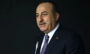 Bakan Çavuşoğlu, Pakistan Dışişleri Bakanı Kureyşi ile görüştü