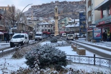 Bayburt güne karla uyandı, okullar tatil edildi