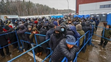 Belarus-Polonya sınırında göçmenler AB topraklarına girmeye çalışıyor