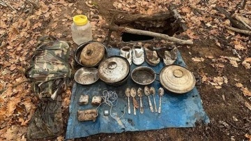 Bingöl'de yıldırı örgütü PKK'ya müteveccih operasyonda yaşam malzemeleri ele geçirildi
