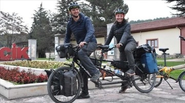 Bisiklet turuna çıkan Fransız çift, Türkiye'de 10 bin kilometre ayaklık çevirdi