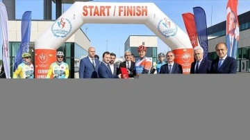 Bisikletçilerin Selanik'ten Samsun'a taşımış olduğu 'Ata toprağı' Türkiye'ye ulaş