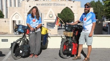 Bisikletle Asya turuna çıkan Alman sağlıkçı çift, Konya'da ıtlak verdi