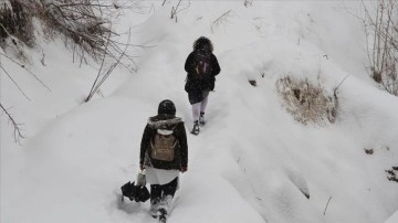 Bitlis'te öğrenime kar engeli