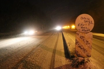 Bolu Dağı’nda yoğun kar yağışı etkili oluyor