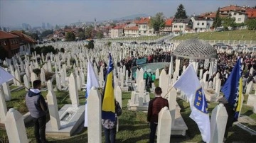 Bosna Hersek'in önceki Cumhurbaşkanı İzetbegoviç, vefatının 18. senesinde kabri başlangıcında anıldı